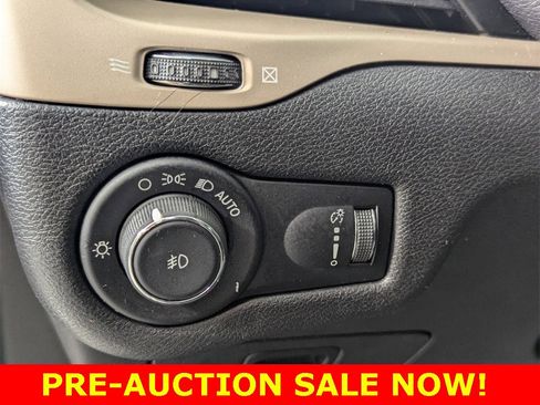 Used 2018 Jeep Cherokee Latitude image 12
