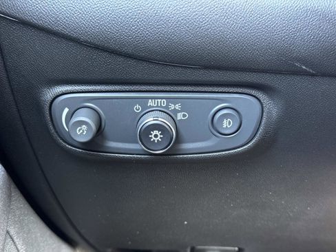 Used 2020 Chevrolet Equinox Premier image 12