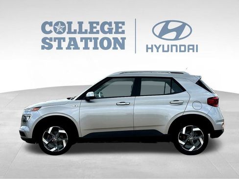 Used 2024 Hyundai Venue SEL FWD image 7