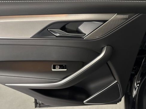 Used 2025 Jaguar F-PACE R-Dynamic S image 27