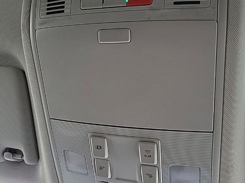 Certified 2022 Volkswagen Taos SE image 10