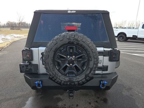 Used 2017 Jeep Wrangler Sport image 9