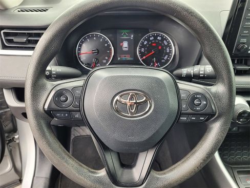 Used 2022 Toyota RAV4 XLE image 21