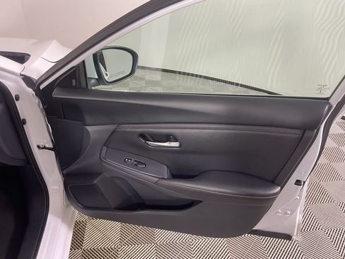 Used 2024 Nissan Sentra SV FWD image 22