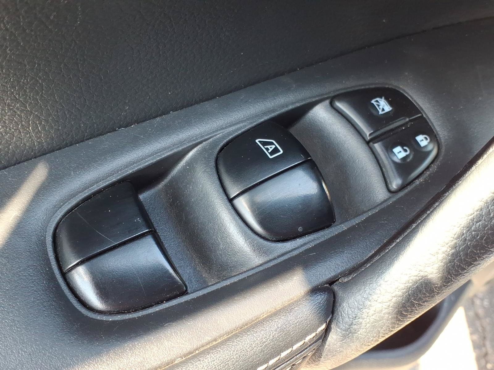 Used 2018 Nissan Rogue S FWD image 12