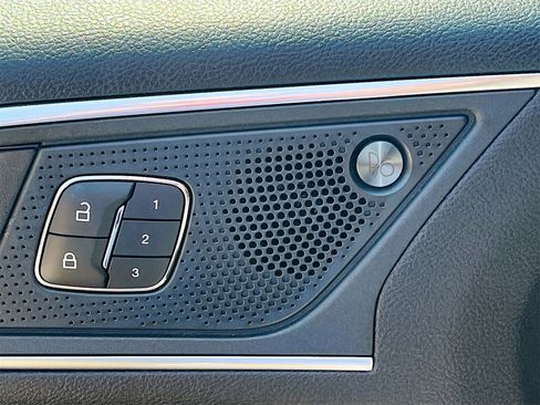 Used 2022 Ford Edge Titanium image 18