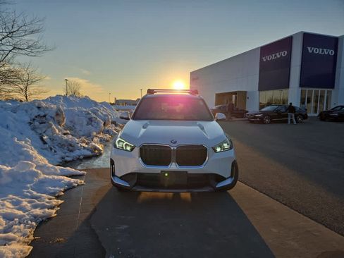 Used 2023 BMW X1 xDrive28i image 3