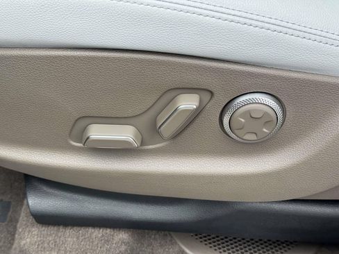 Certified 2026 Genesis GV70 2.5T Advanced AWD/4WD image 17