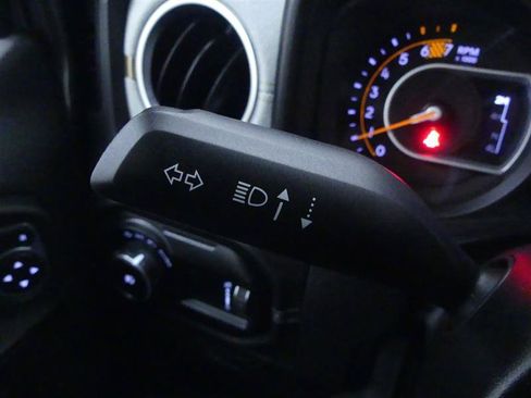 Used 2025 Jeep Wrangler Unlimited Sahara AWD/4WD image 20