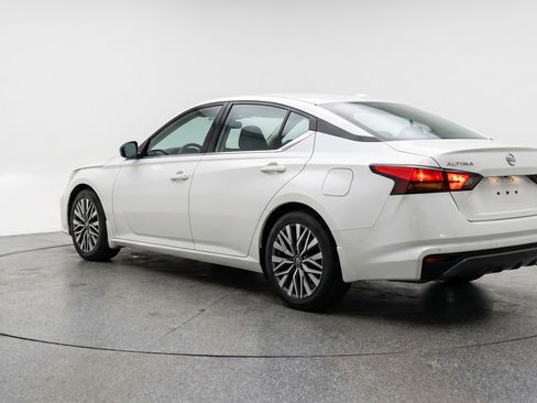 Used 2025 Nissan Altima 2.5 SV FWD image 6