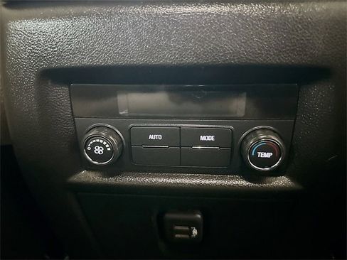 Used 2022 Chevrolet Traverse LS image 27