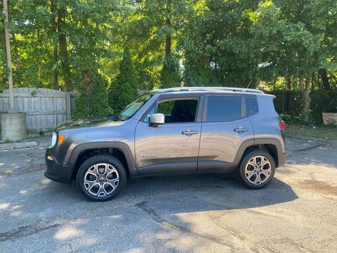 Used 2017 Jeep Renegade Limited AWD/4WD image 2