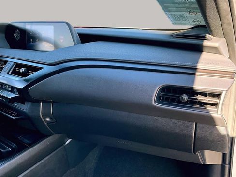 Used 2019 Lexus UX 200 w/ Premium Package FWD image 16
