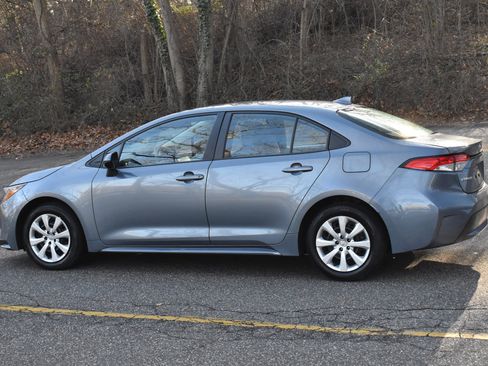 Used 2022 Toyota Corolla LE image 5