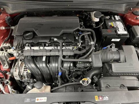 Used 2021 Hyundai Elantra Limited image 36