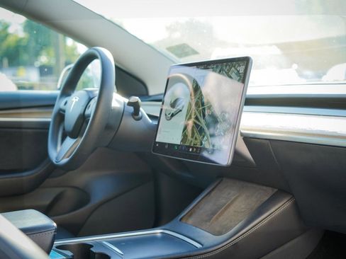 Used 2021 Tesla Model 3 Standard Range Plus RWD image 9