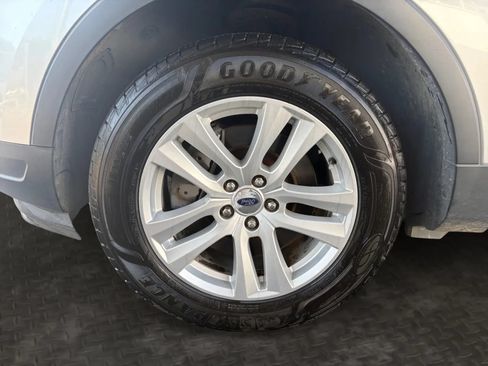 Used 2018 Ford Explorer XLT w/ Equipment Group 202A AWD/4WD image 37