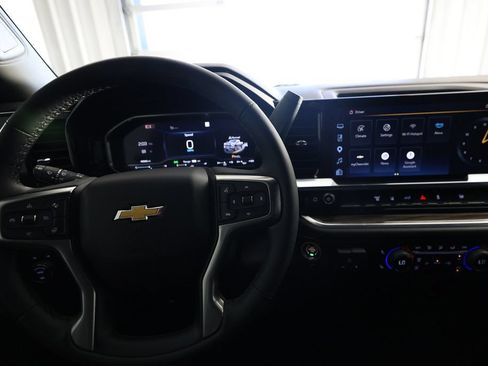 Used 2025 Chevrolet Silverado 2500 LT w/ Convenience Package AWD/4WD image 17