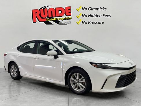 Used 2025 Toyota Camry LE FWD image 8