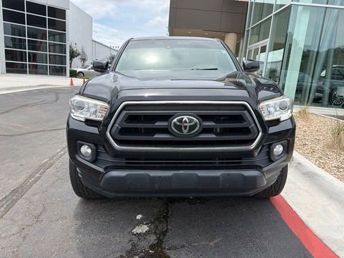 Used 2020 Toyota Tacoma SR5 w/ SR5 Appearance Package (SM) RWD image 2