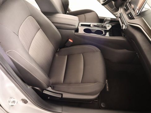Used 2024 Nissan Altima 2.5 SV image 12