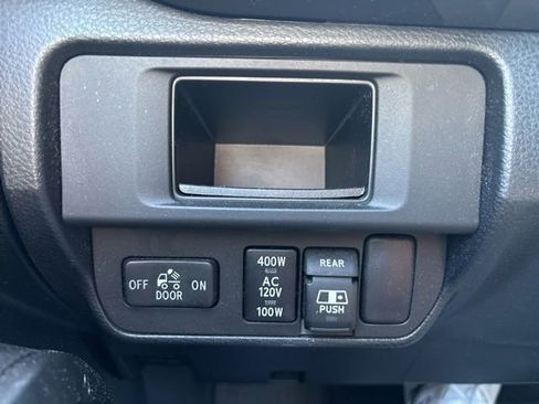 Used 2017 Toyota Tacoma TRD Off-Road w/ Tow Package (A/T) AWD/4WD image 15