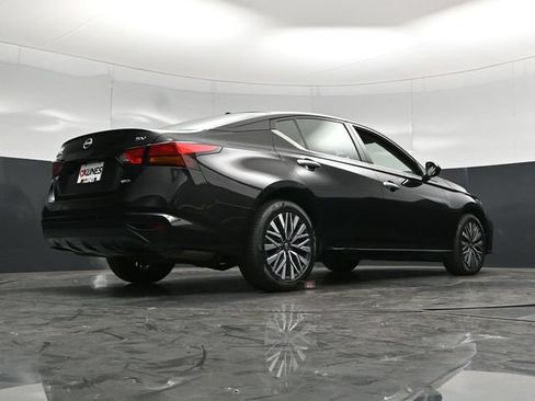 Used 2024 Nissan Altima 2.5 SV AWD/4WD image 46