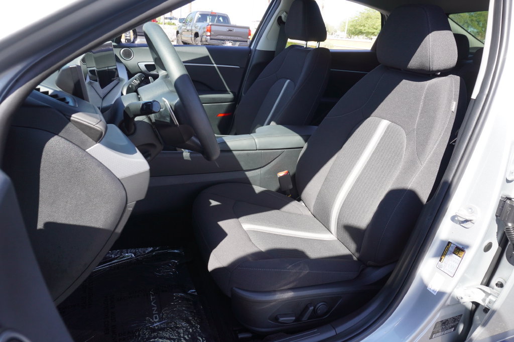 Used 2025 Hyundai Sonata SEL AWD/4WD image 13