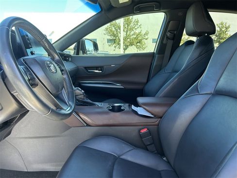 Used 2022 Toyota Venza Limited image 13
