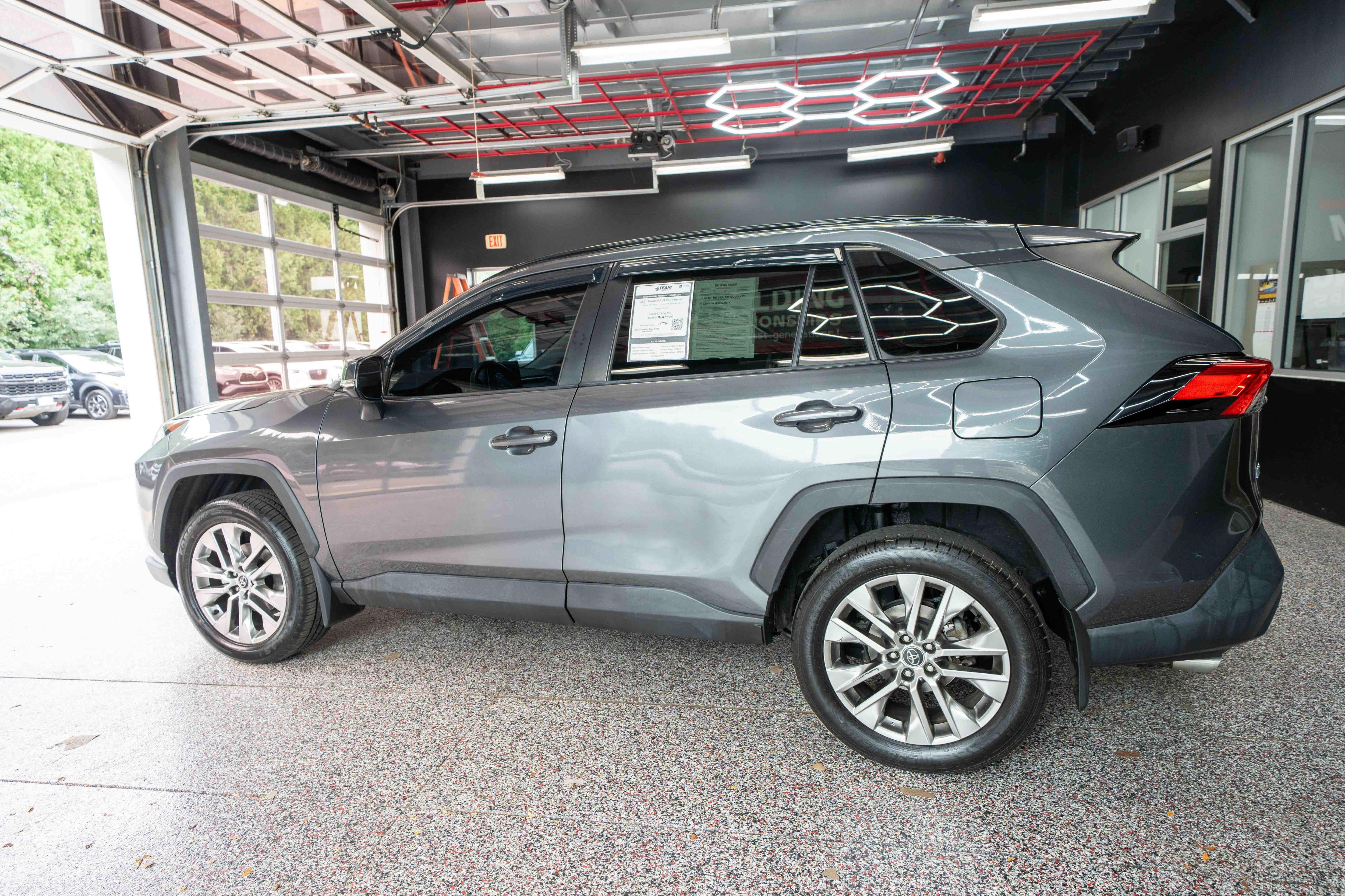 Used 2021 Toyota RAV4 XLE Premium AWD/4WD image 2