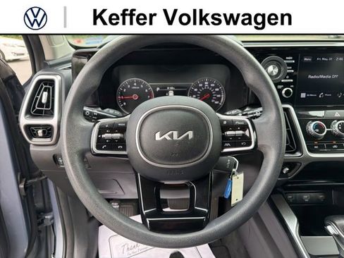 Used 2022 Kia Sorento LX FWD image 16