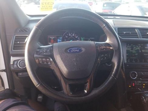 Used 2018 Ford Explorer XLT w/ Equipment Group 202A image 7