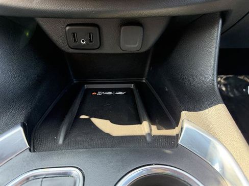 Used 2023 Chevrolet Traverse LT w/ Midnight/Sport Edition AWD/4WD image 40