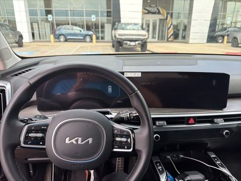 Used 2025 Kia Sorento SX AWD/4WD image 11