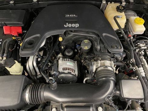Used 2020 Jeep Wrangler Sport AWD/4WD image 9