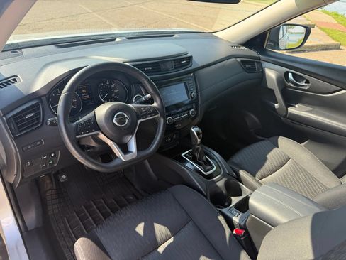 Used 2018 Nissan Rogue SV FWD image 9