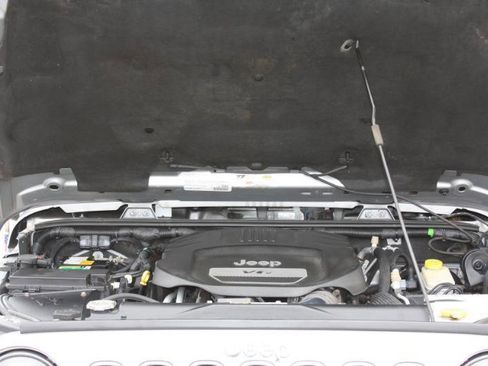 Used 2016 Jeep Wrangler Unlimited Sahara w/ Connectivity Group image 22