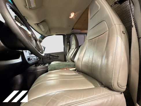 Used 2019 Chevrolet Express 2500 Extended RWD image 17