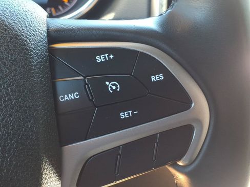 Used 2018 Jeep Grand Cherokee Laredo AWD/4WD image 18