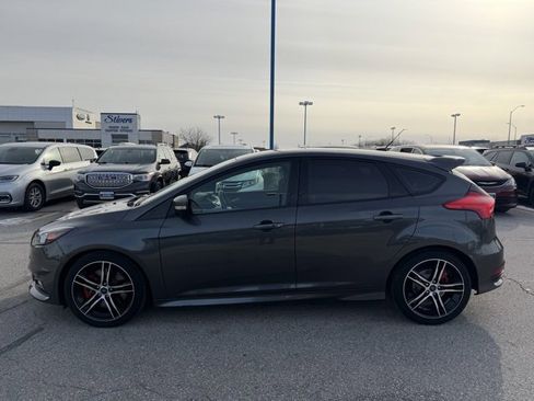 Used 2017 Ford Focus ST image 7