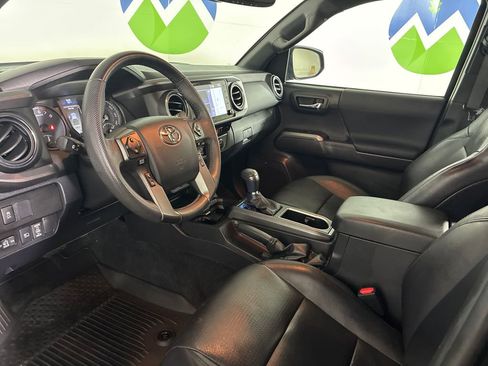 Used 2023 Toyota Tacoma TRD Off-Road w/ TRD Premium Off Road Package AWD/4WD image 19