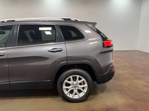 Used 2014 Jeep Cherokee Latitude FWD image 36