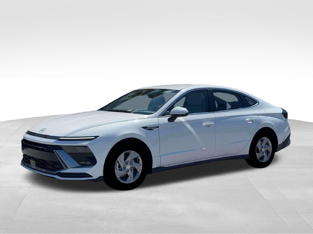 Used 2026 Hyundai Sonata SE FWD image 2