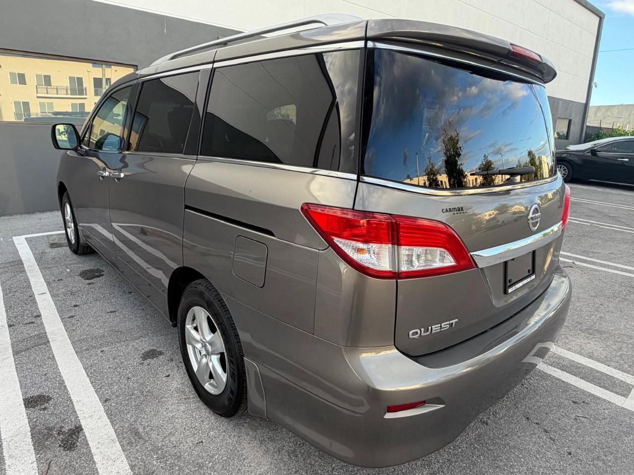 Used 2016 Nissan Quest SV w/ Leather Package FWD image 4
