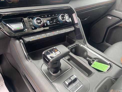 Used 2024 GMC Sierra 1500 AT4 w/ Technology Package image 28