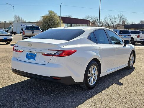 Used 2025 Toyota Camry LE image 3
