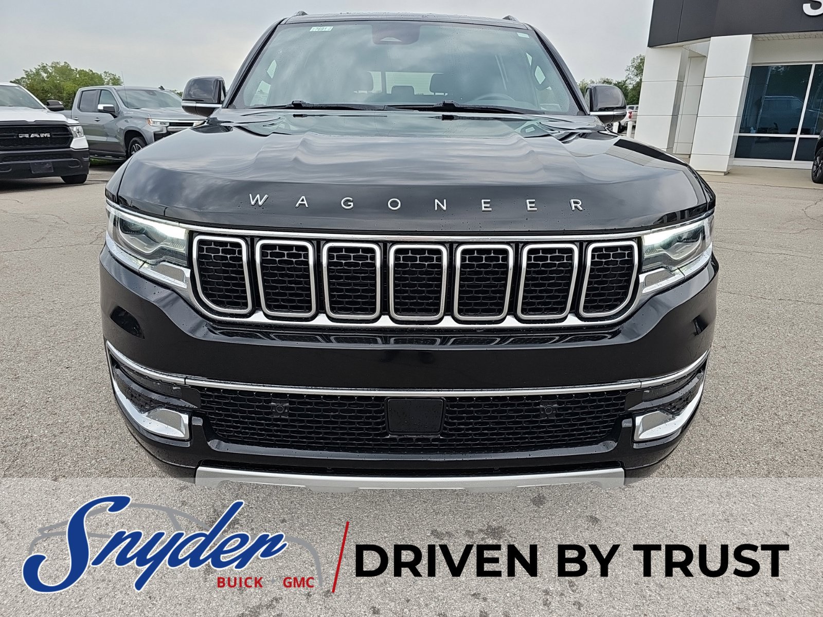 Used 2024 Jeep Wagoneer L Series II w/ Flexible Seating Group AWD/4WD image 3