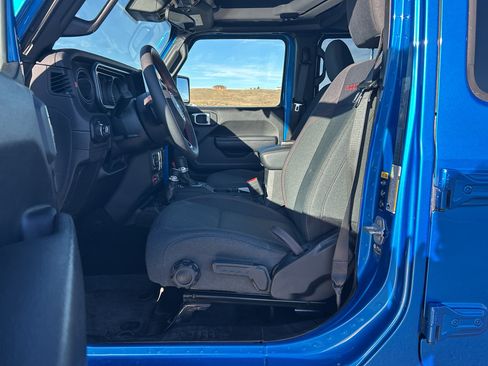 Certified 2024 Jeep Gladiator Rubicon w/ Convenience Group image 9