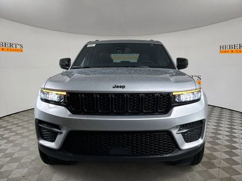 New 2025 Jeep Grand Cherokee Altitude image 2