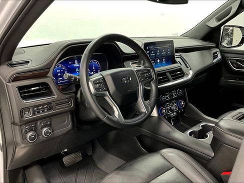 Used 2023 Chevrolet Suburban Z71 w/ Luxury Package image 16